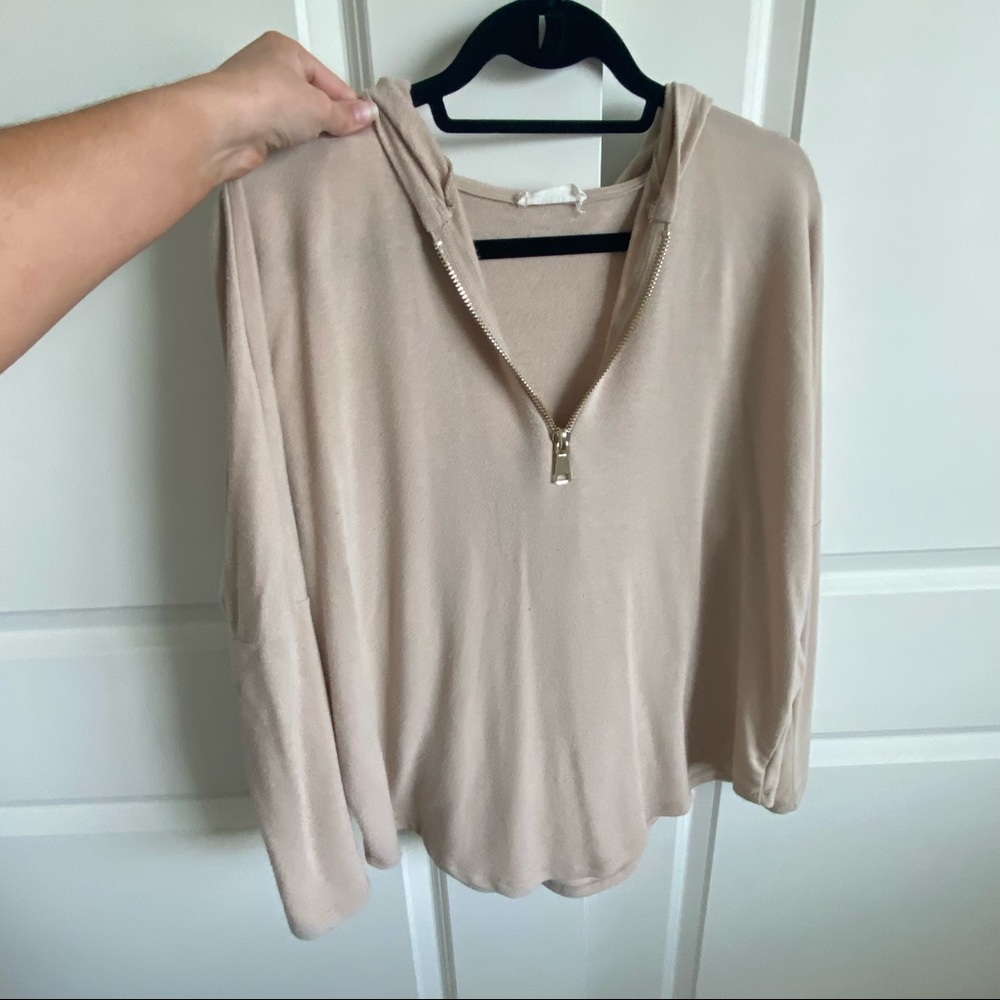 Women’s Quarter Zip Hopdie - Picture 3 of 4